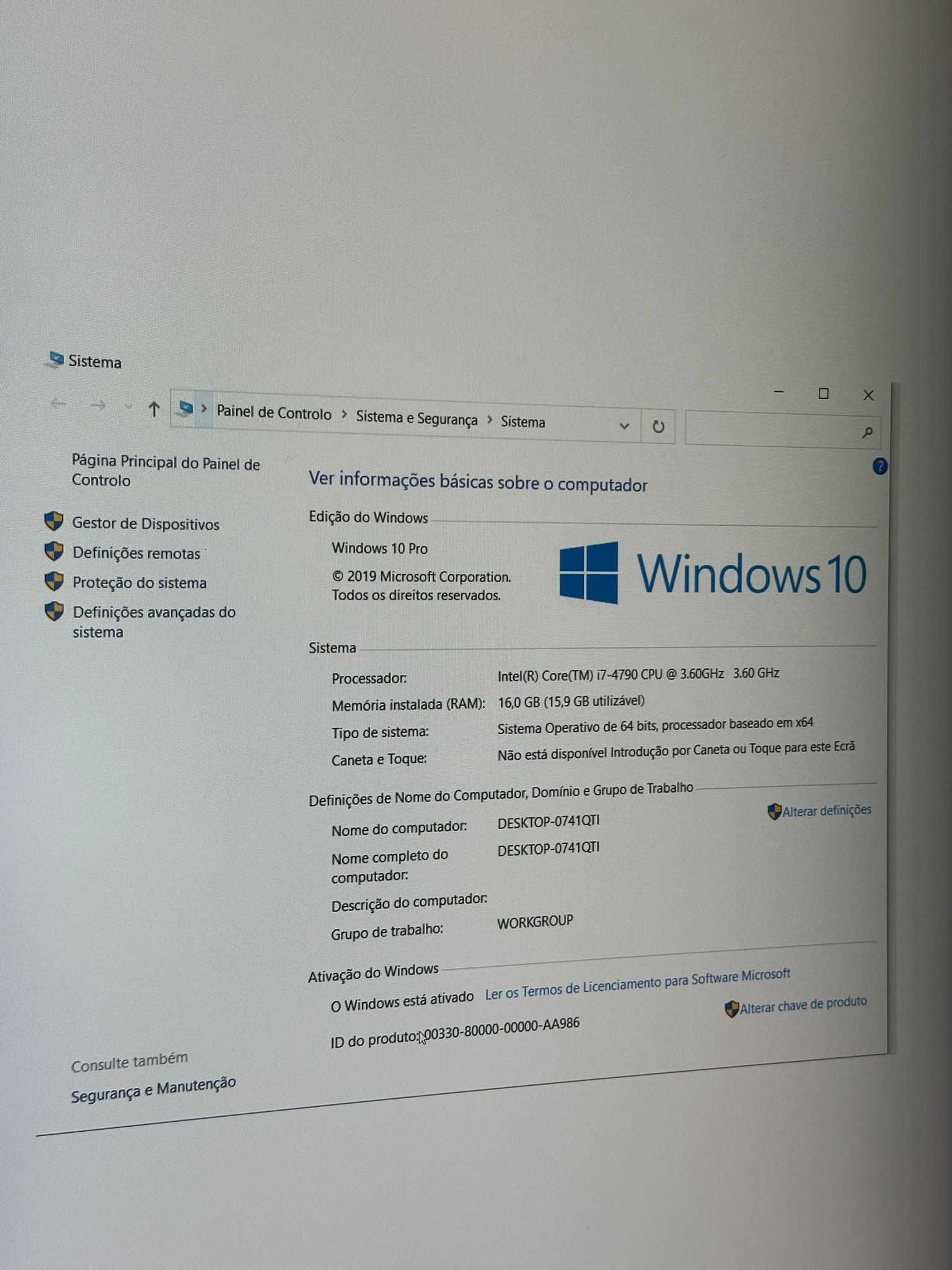 Computador com i7, 16GB RAM, Gráfica GTX e SSD + teclado e rato