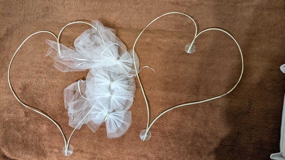 4 kokardy tiulowe na klamki od auta plus 2 serca oraz tablice