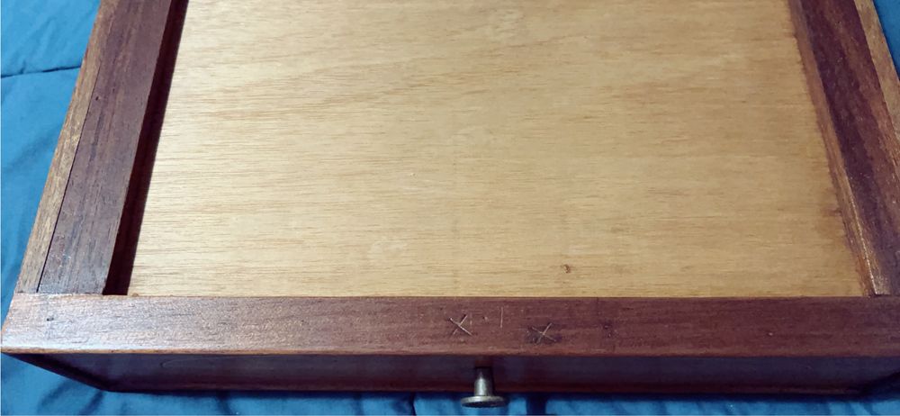 Mobilia de quarto em madeira centenária e maciça