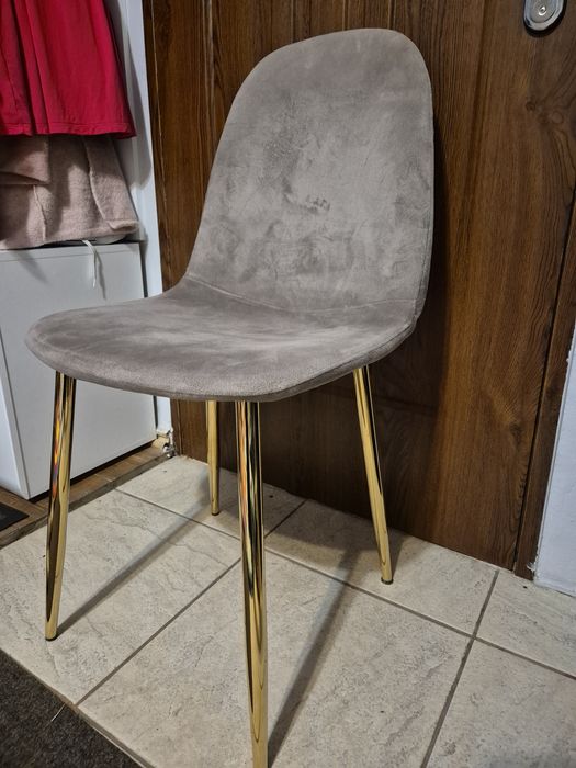 Witam sprzedam 2 krzesełka Walensija w idealnym stanie wprawie nowe