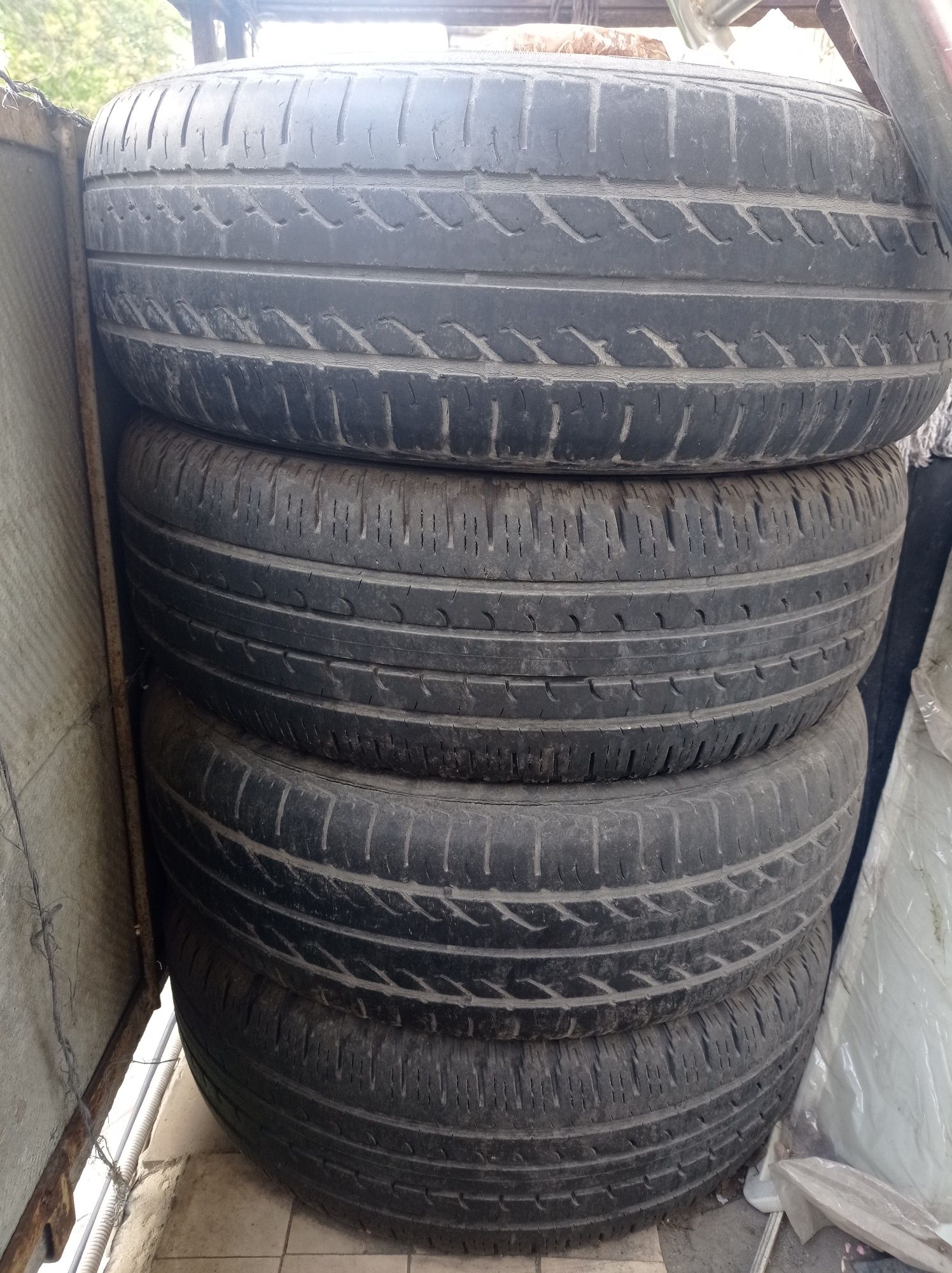 Літня резина 215/65 R16