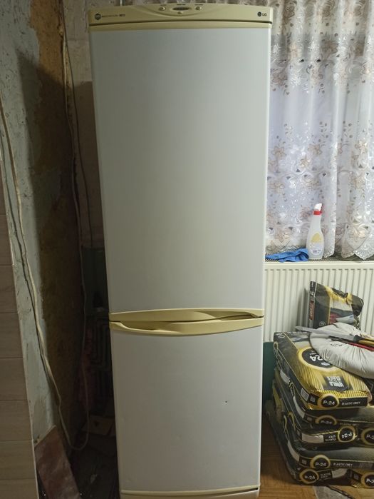 Холодильник LG .