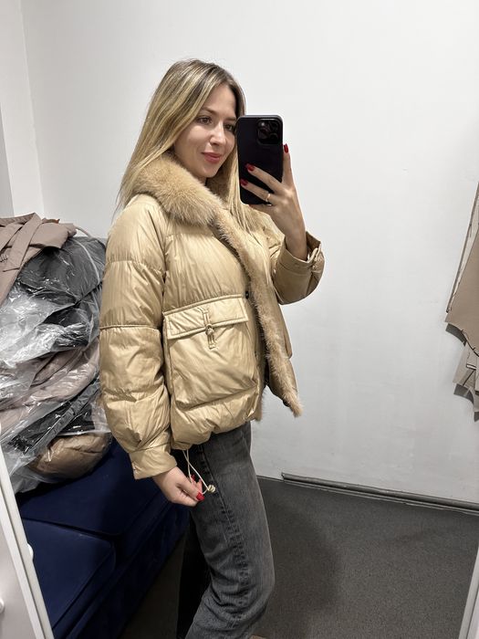 Пуховик з капюшоном з хутром