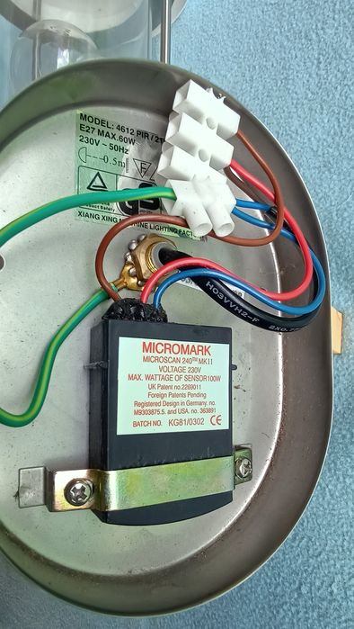 Kinkiet lampa na zewnątrz