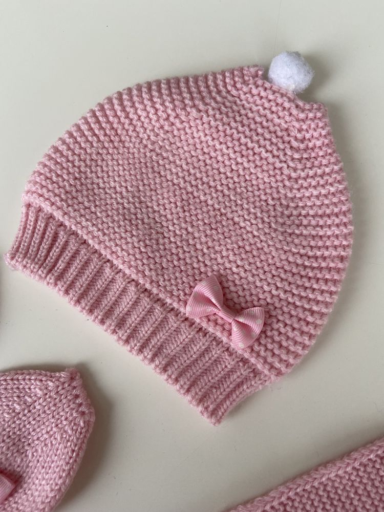 Комплект (шапочка+шарф+варежки+носочки) на девочку 0-3 месяца
