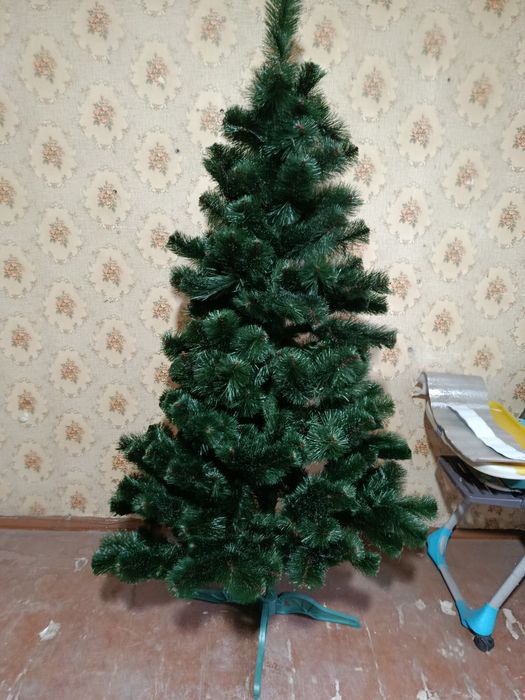 Продам искусственную ёлку,высота 2,20м,состояние отличное.