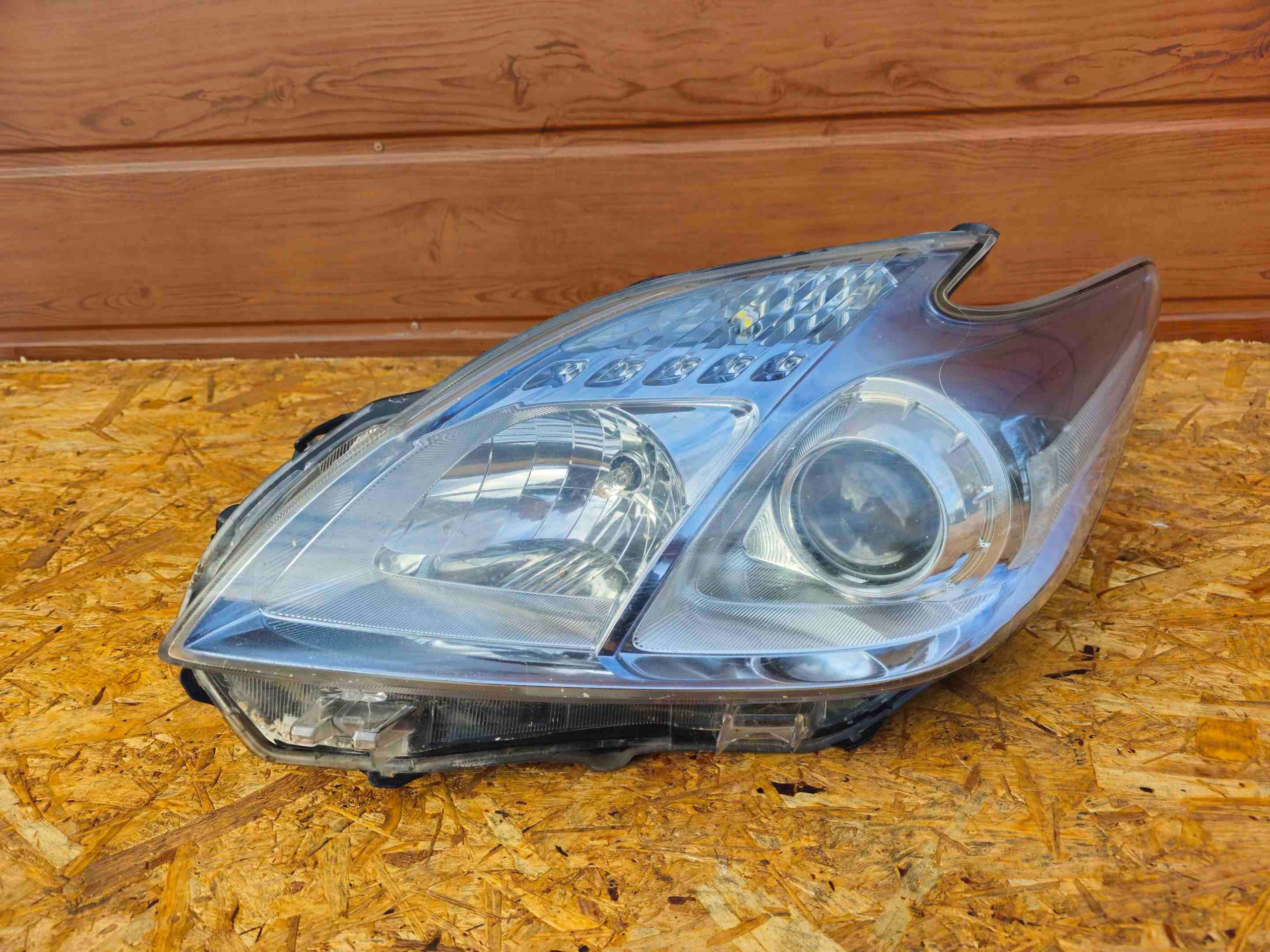 Toyota Prius Xw30 lampa Lampa lewa lewy przód przednia europa