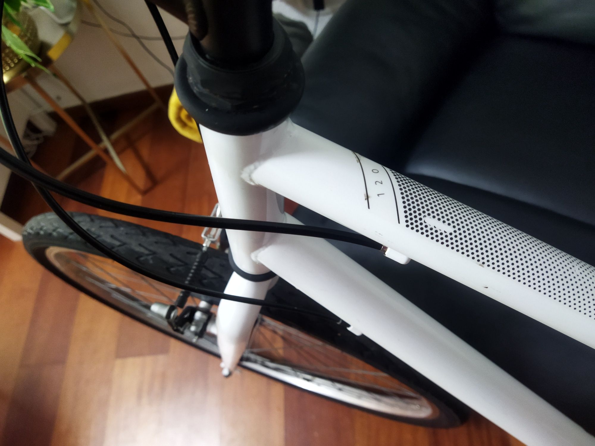 Bicicleta de Trekking Riverside 120 branca
