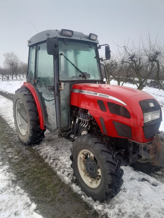 Ciągnik sadowniczy Massey Ferguson 3225v