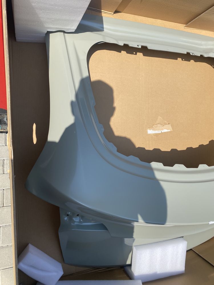 Крышка багажника Tesla Model Y