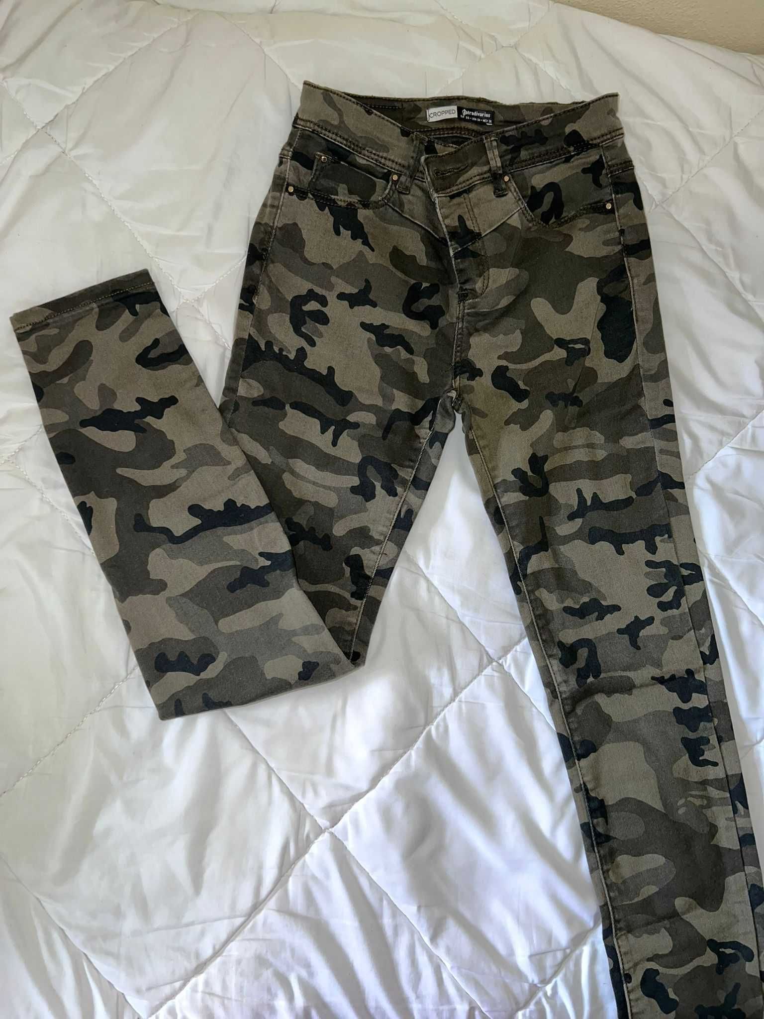 Calças estilo militar da Stradivarius de mulher