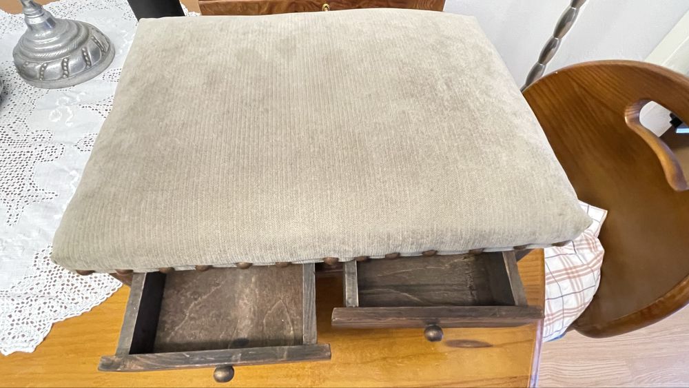 Apoio de pés/footstool, com gavetas