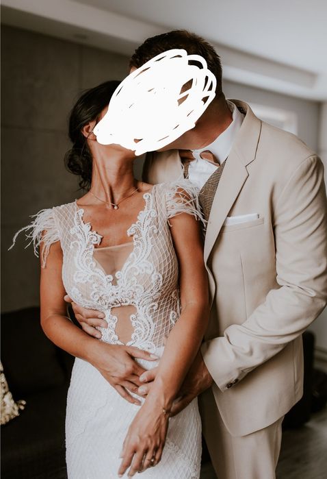 Suknia ślubna syrenka/rybka z piórami, tren r.34-36