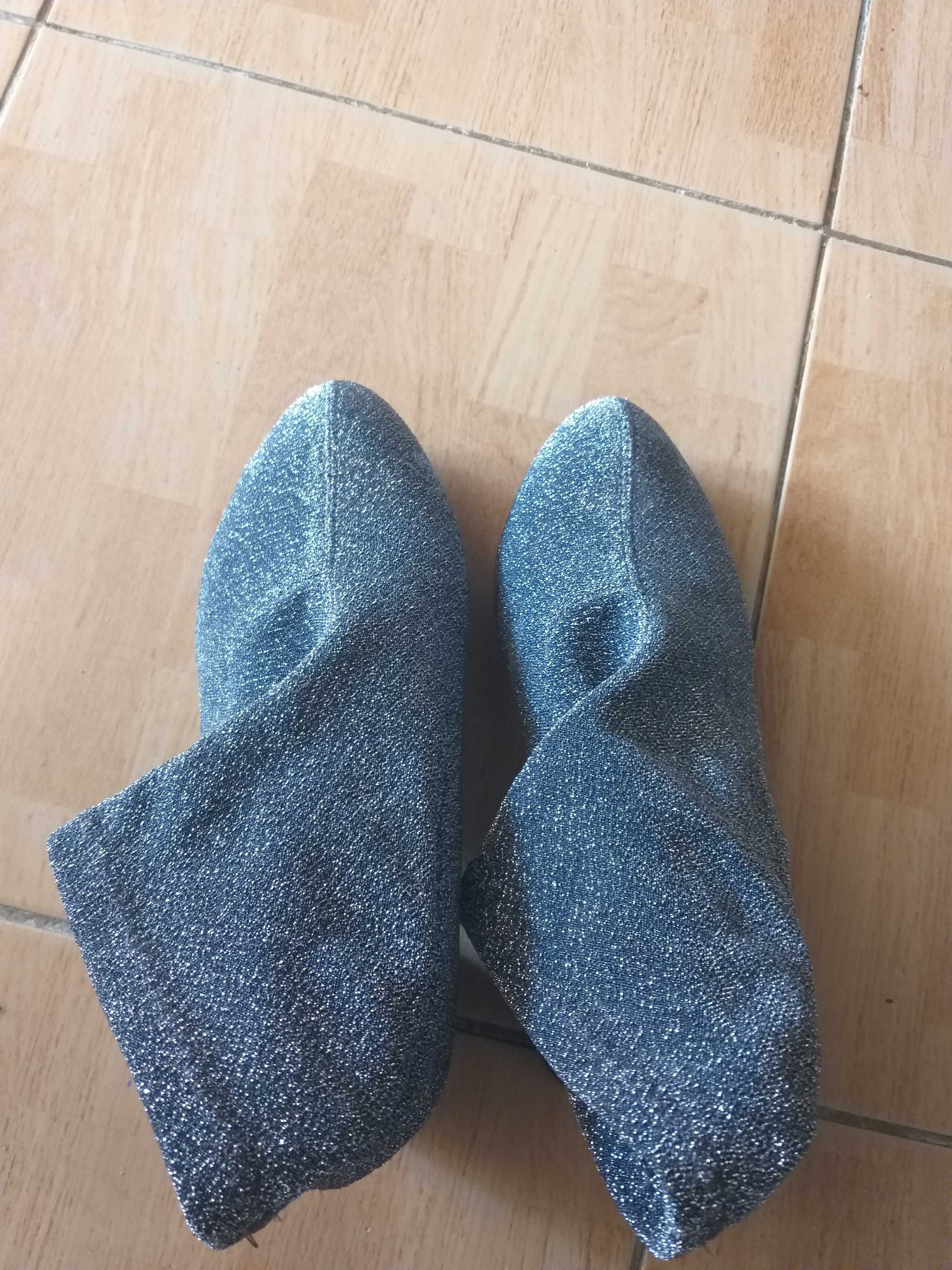 Srebrne botki z materiału NOWE