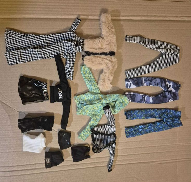 Zestaw ubranek i butów dla lalek