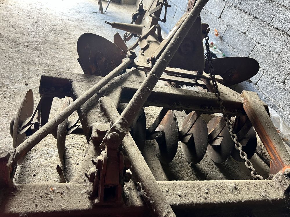 Vende se alfaias agricolas, grade de discos, frese e charrua