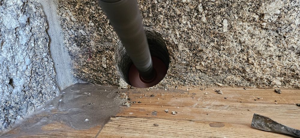 furos em pedra natural