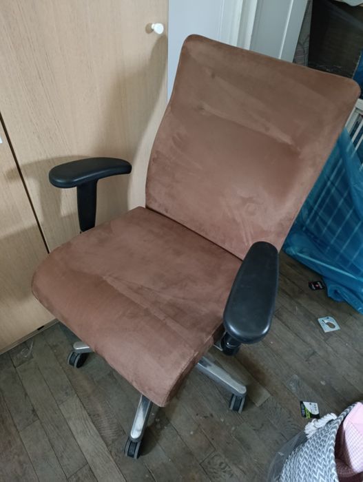 Krzesło obrotowe welurowe