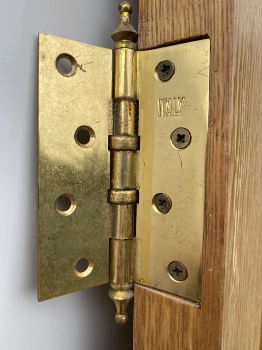 Продам вхідні чи між тамбурні  дубові  двері  в хорошому стані.