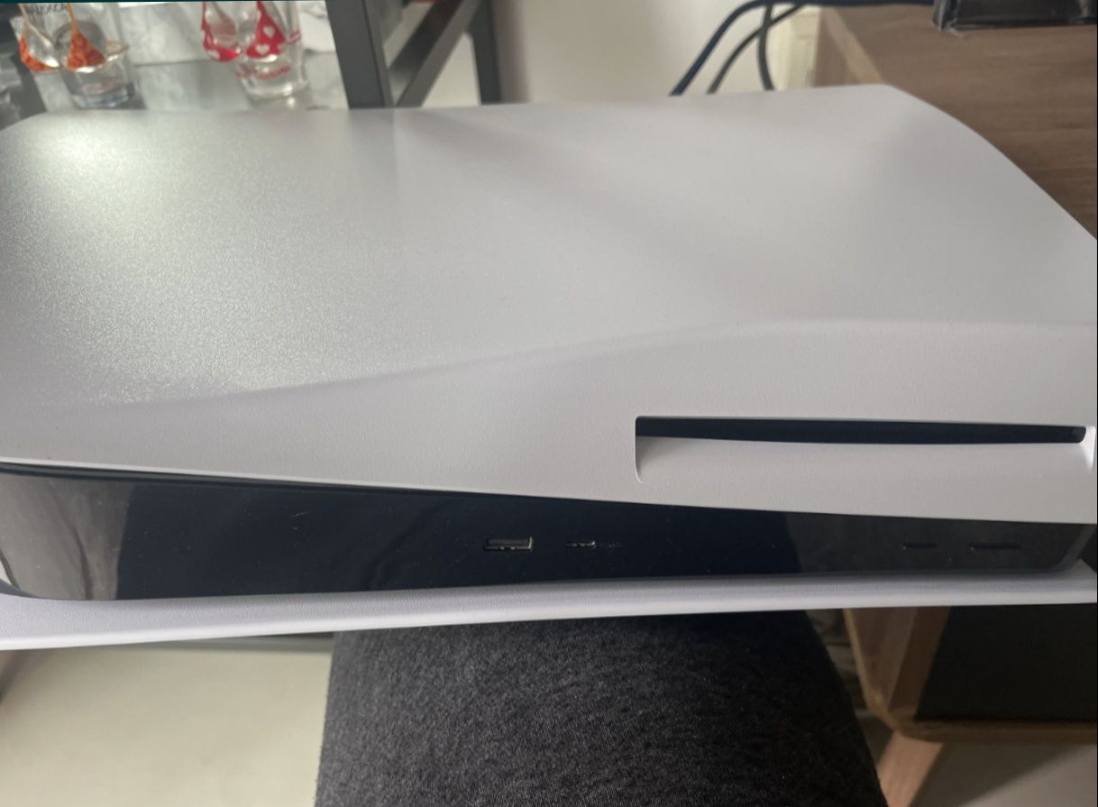 PlayStation 5 Slim sem comando com garantia.