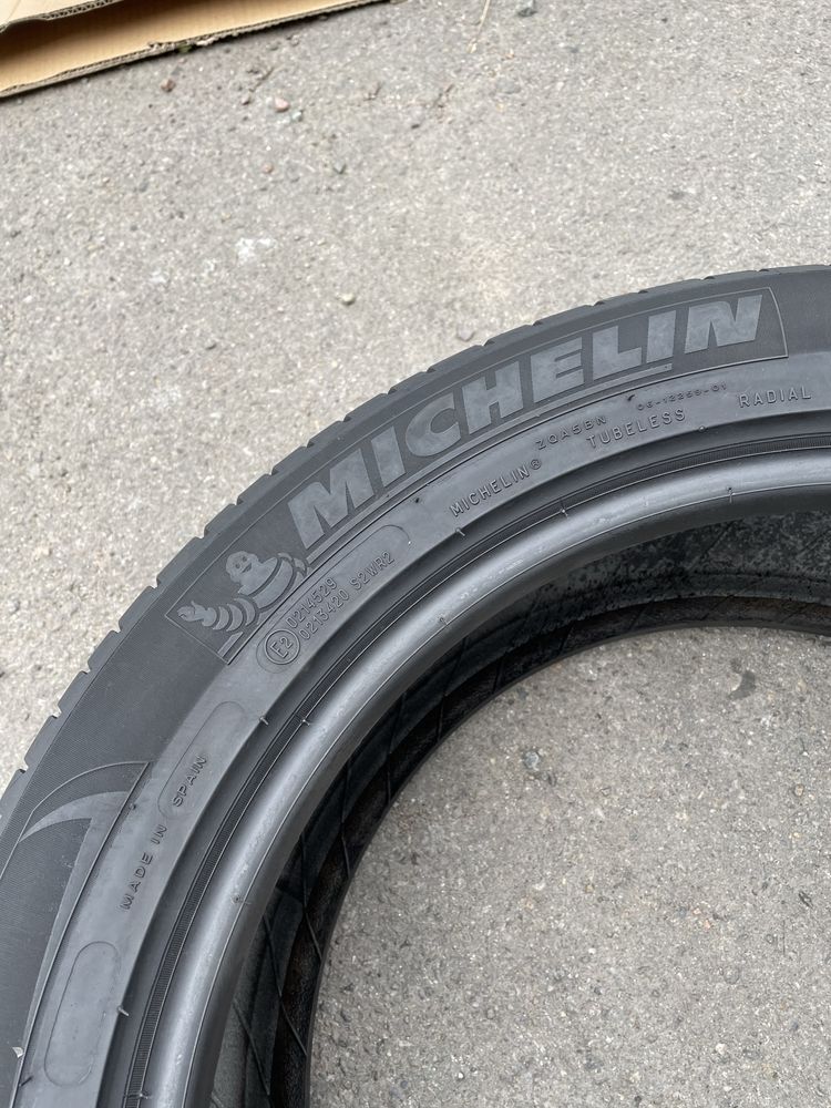 215/55 R18 Michelin :)