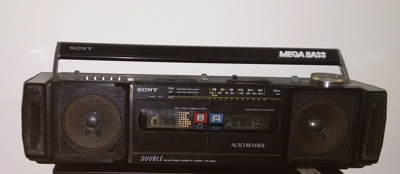 Rádio cassete SONY - avariado - valor negociável