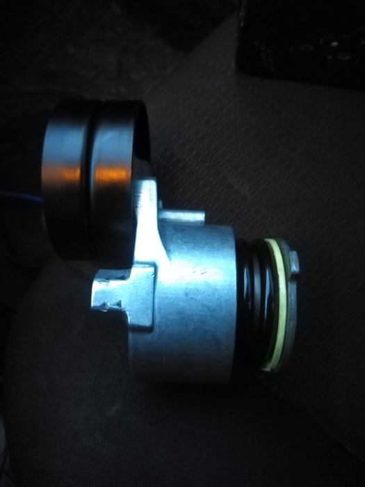 Натяжитель ремня