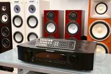 Czarny amplituner stereo 2.1 Marantz SR5023 z radiem FM + pilot