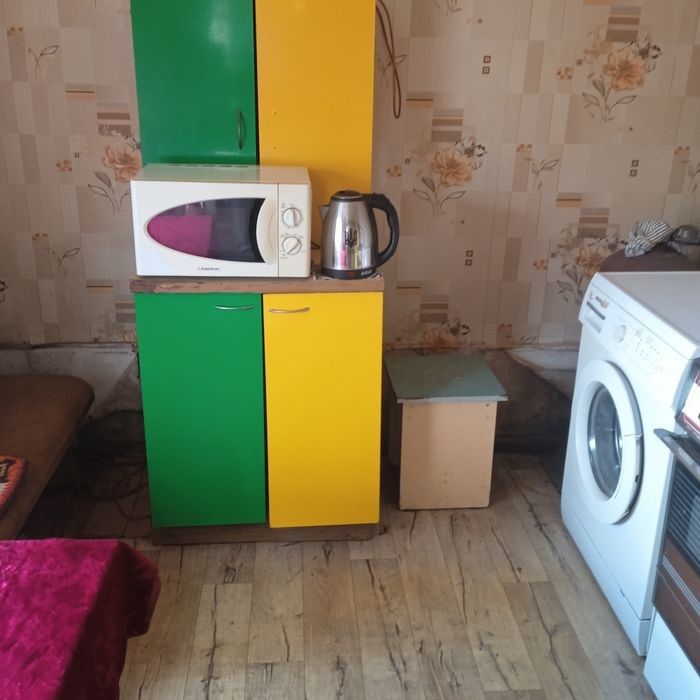 Дом из двух комнат на Дружбе+гараж.Оплата помесячно.Любой срок.