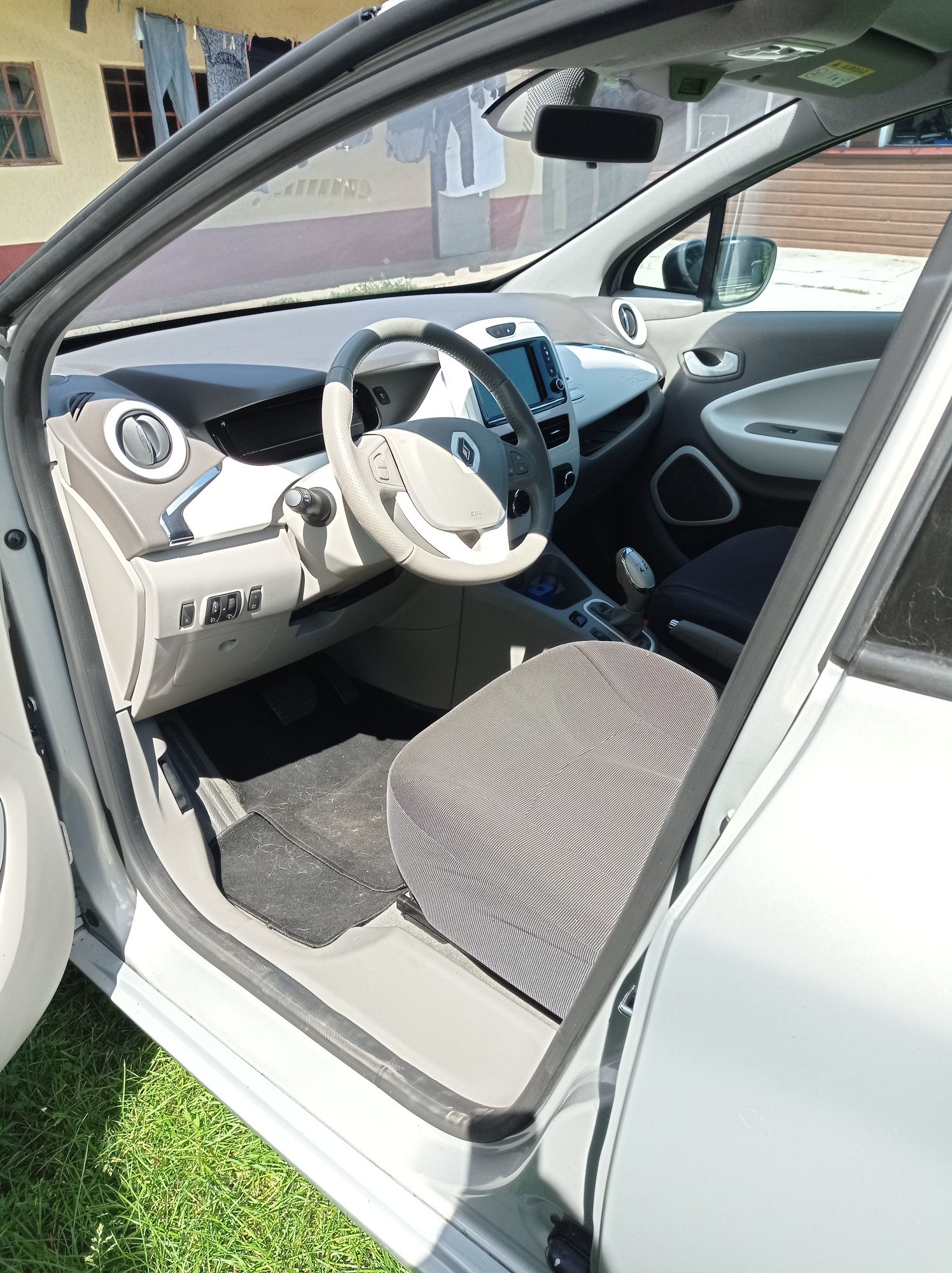 Renault ZOE uszkodzony niski przebieg super stan