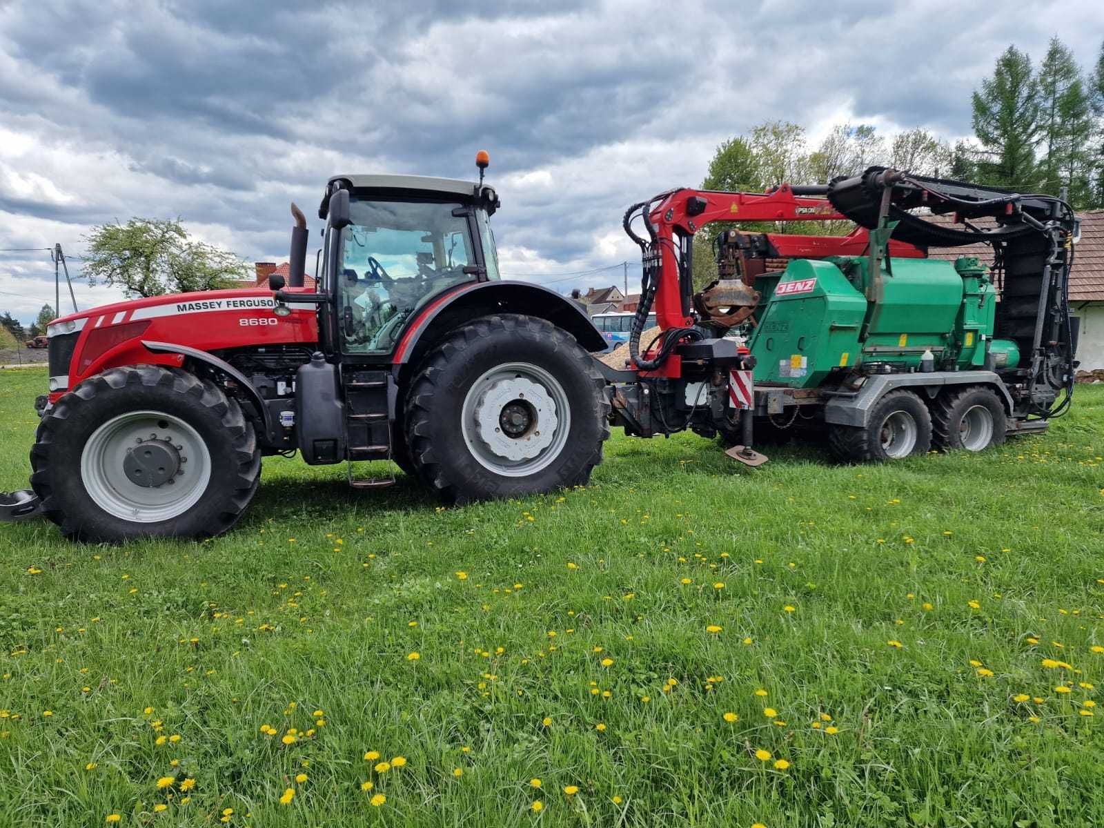 Rębak JENZ HEM 582 z ciągnikiem Massey Ferguson