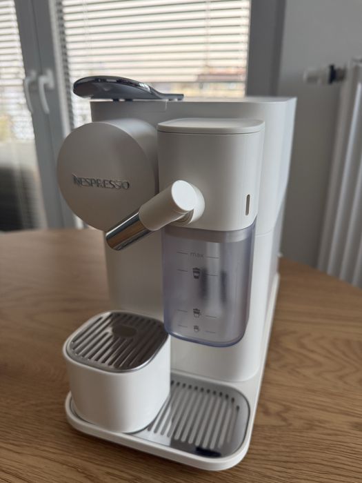 Ekspres DELONGHI Nespresso Lattissima One EN510.W Biały
