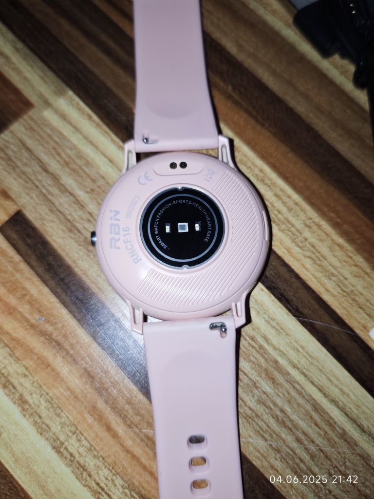Smartwatch zegarek z funkcją rozmowy Rubicon RNCF16