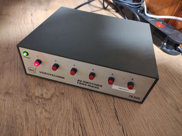 Przełącznik Splitter Audio Video Stereo VideoTechnik 75025