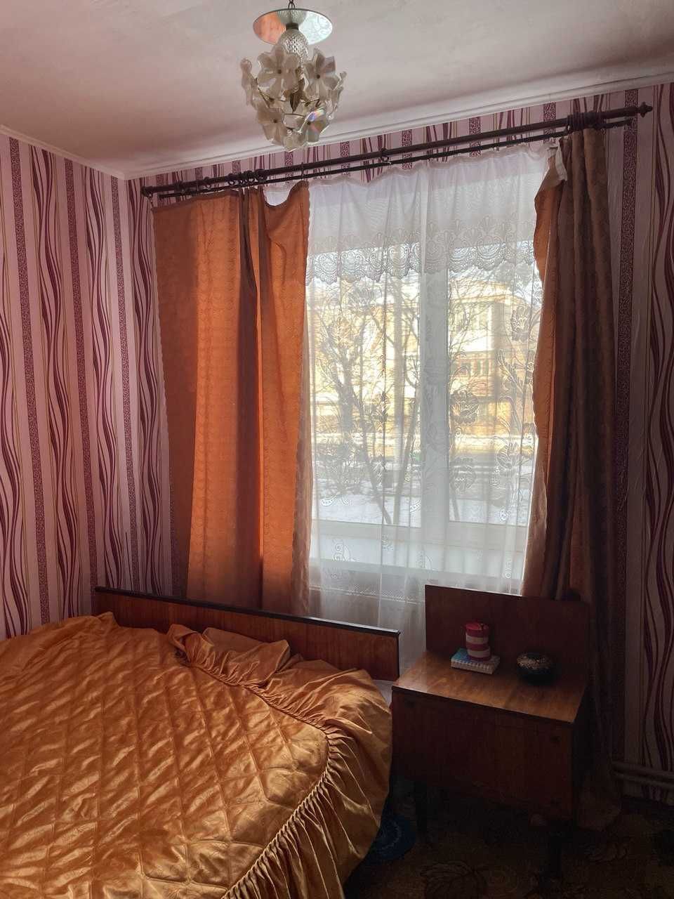 Продається 3-х кімнатна квартира в центрі м. Дунаївці