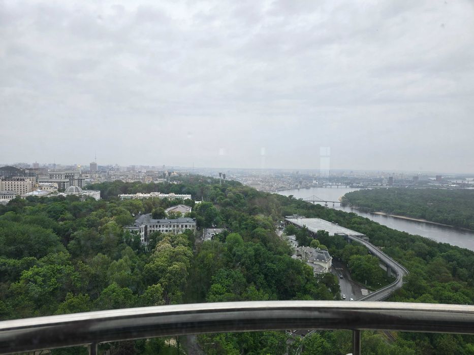 Найкраща квартира(490м2)з терасою та видом на Дніпро,на Грушевского 9