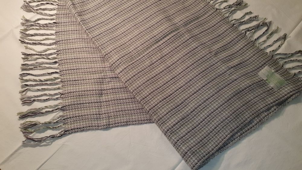 Piękny szal szeroki, przyjemny w dotyku, stan: idealny, damski i męski