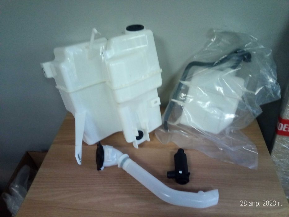 Бачок омывателя расширительный Camry 70  ES NX RAV4 Venza горловина