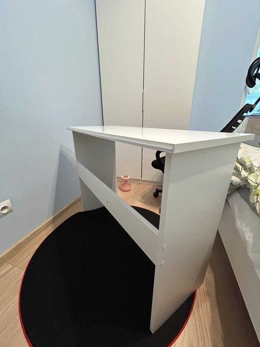 Białe biurko z szufladą Jysk