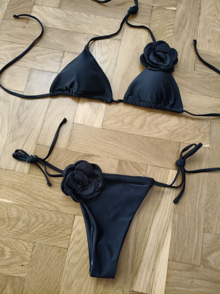 Nowe bikini z kwiatem stringi trójkąty M