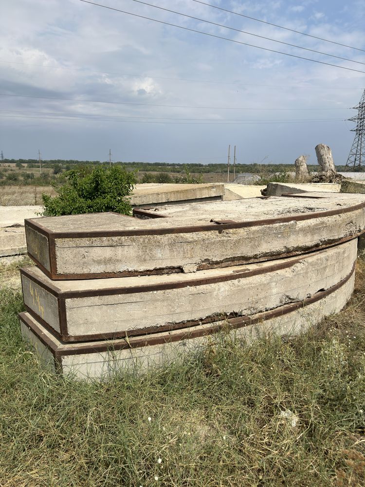 Плиты,ригеля,сборной гараж, прочие материалы.