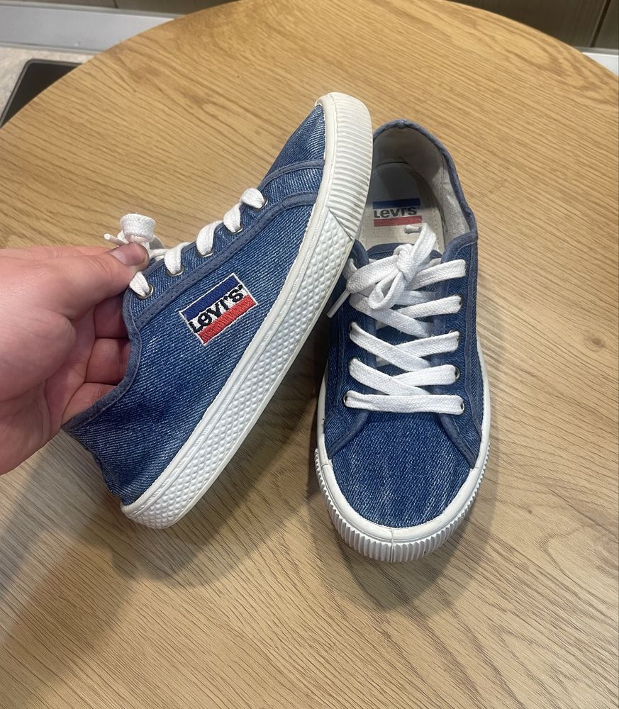 Levis жіночі оригінал