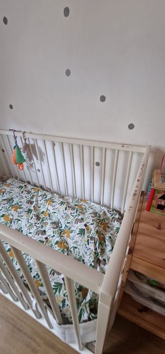 Berço e colchão Ikea