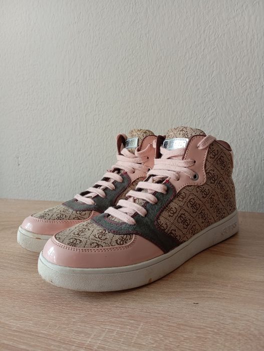 Високі кросівки guess