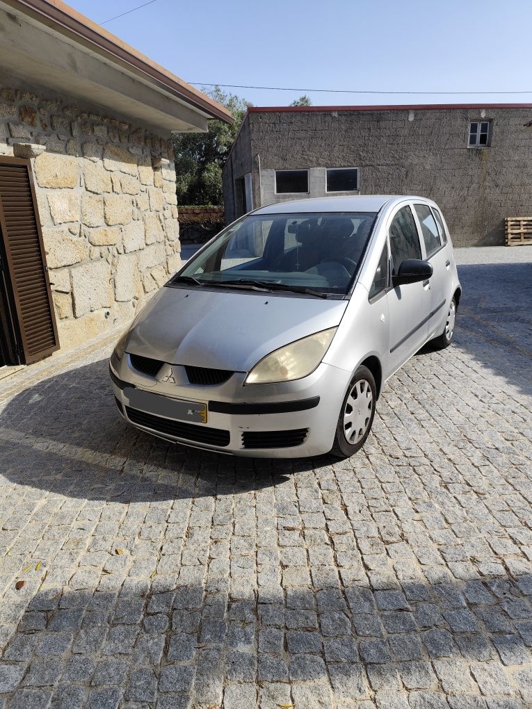 Mitsubishi Colt 1200cc.