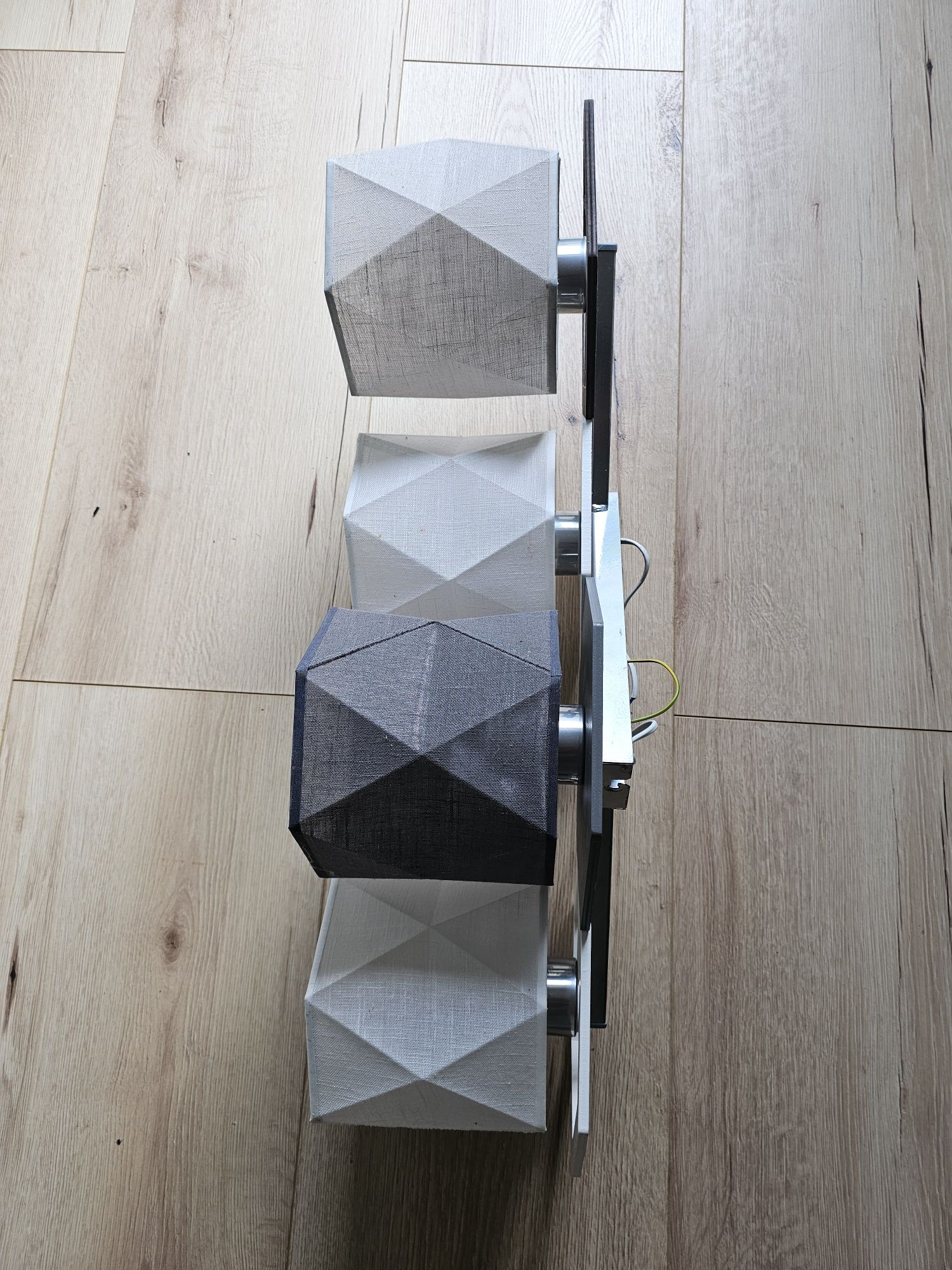 Nowoczesna lampa sufitowa, żyrandol,  z geometrycznymi kloszami – 4-pu