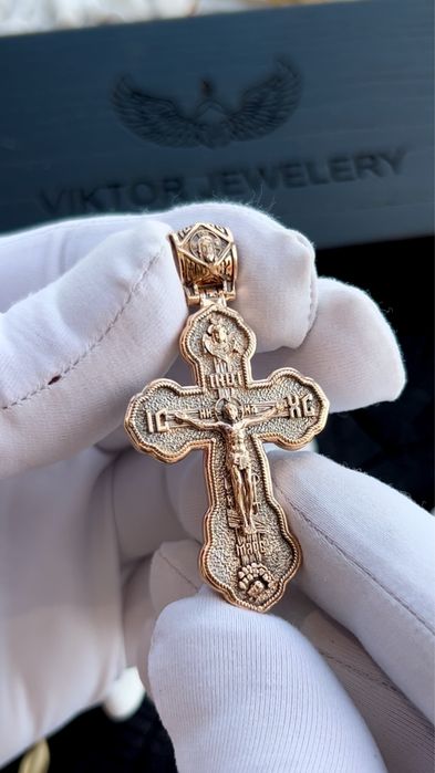 Золотой крест с Святыми