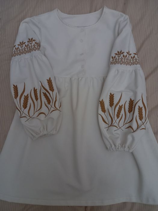 Ніжна вишита сукня  6,7,8 років
