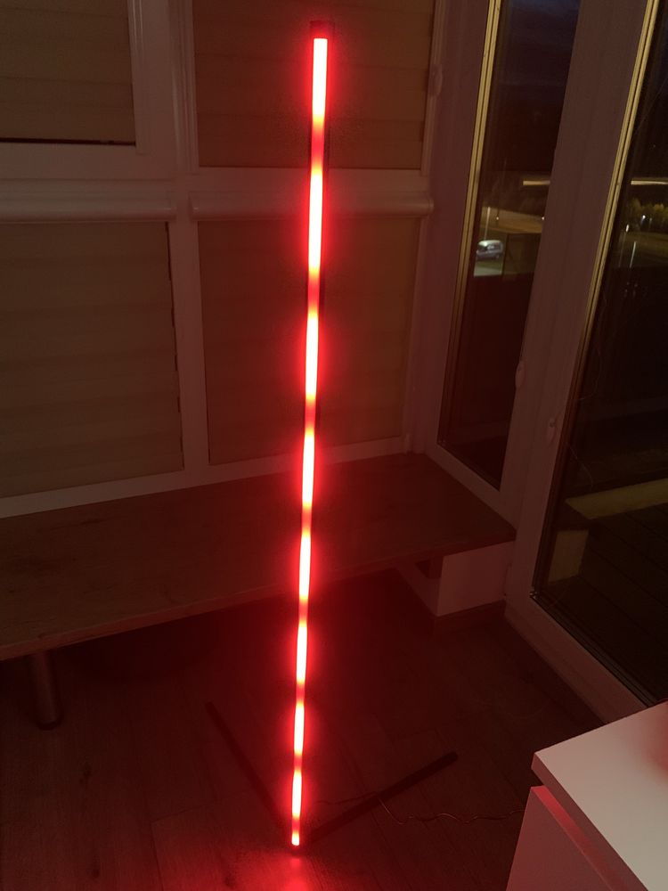 Stoajaca lampa rgb led