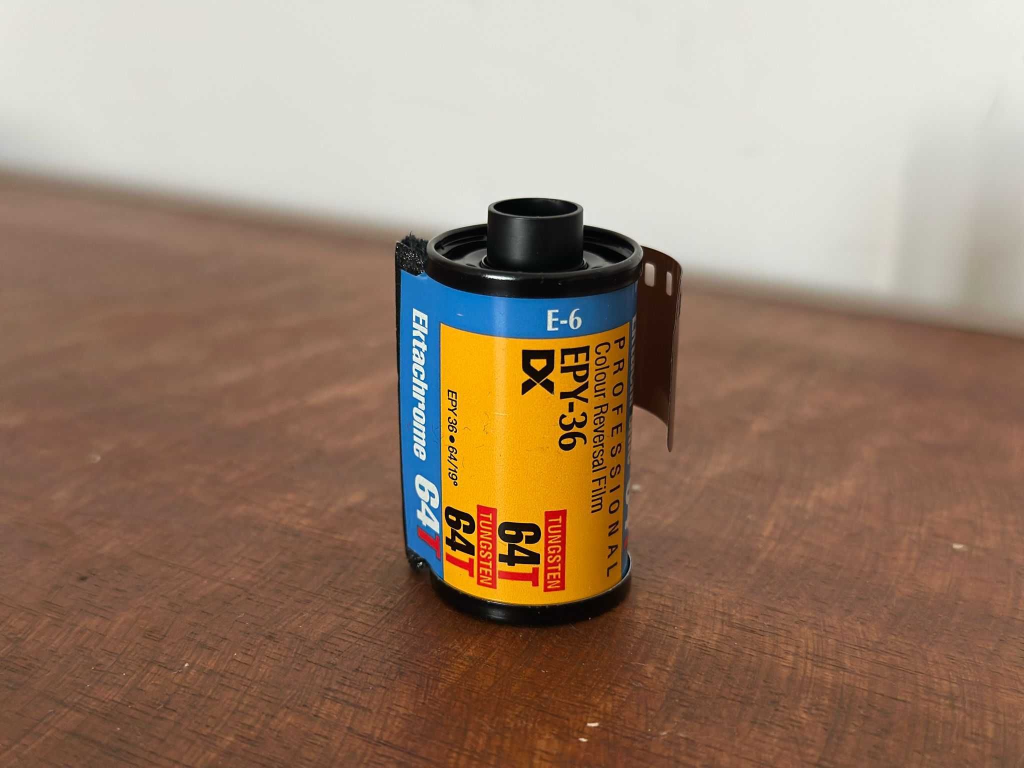 Químicos e rolos de diapositivos antigos - Fotografia